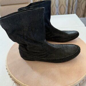 Elizabeth And James Womens Boots Black Reptile Embossed Booties Leather Size 9.5